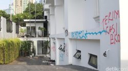 Sekuriti Sebut Massa Penjarah Rumah Eko Patrio Bukan Warga Sekitar – Update 1