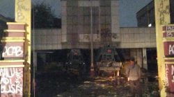5 Warga Tegak Berdiri, Diamankan Saat Kebakaran Gedung Eks Polres Jakpus