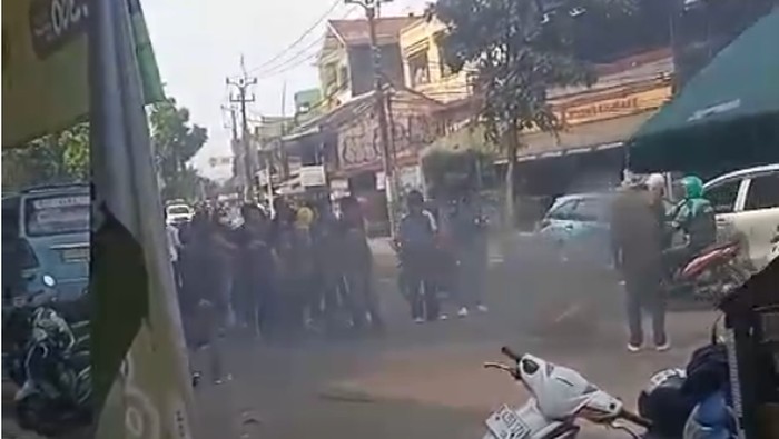 Massa Demo UIN Tangsel: Demoiselle atau Permainan Politik?
