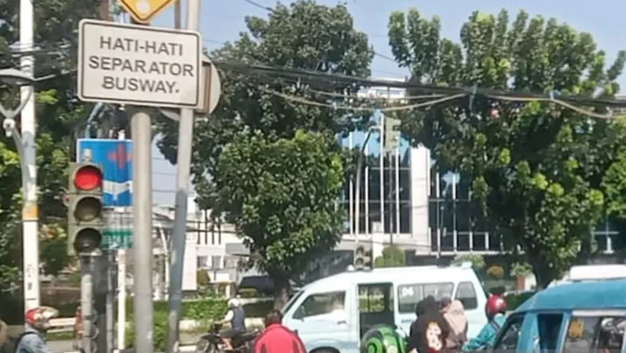 Lampu Lalin Jatinegara Kembali Beroperasi, Atasi Kericuhan Massa