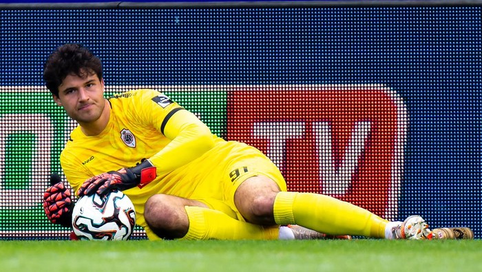MU Pilih Senne Lammens, Tak Emi Martinez, Sebagai Kiper Baru