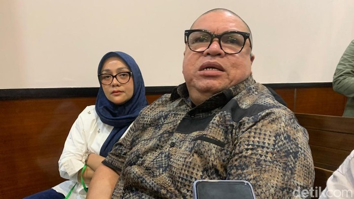 **Razman Hadapi Sidang Vonis Kasus Pencemaran Nama Baik Hotman Paris Hari Ini: Babak Akhir Bersahabat dengan Hukum?**