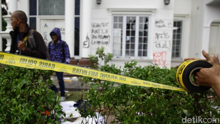 Polisi Amankan 13 Orang dalam Kasus Penjarahan Rumah Uya Kuya, Usut 2 Perkara