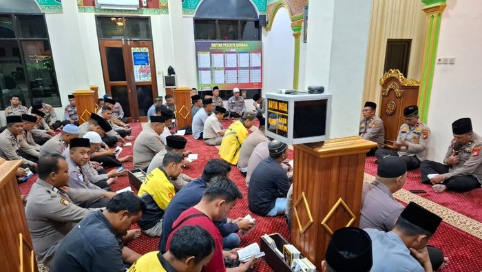 Polres Pelalawan Bersama Ojol Gelar Tahlilan, Doakan Affan Kurniawan yang Hilang