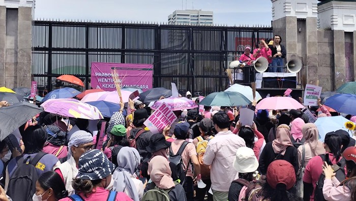 API Demo di DPR, Tuntut Akhir Kekerasan Terhadap Perempuan