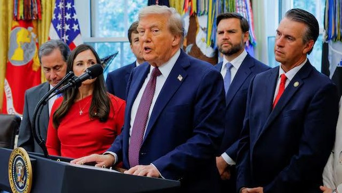 Trump Tanggalkan Rumor Kematian, Klaim Semua Berita Palsu
