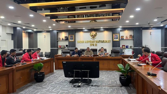 **Wakili Pimpinan Dewan, Andre Rosiade & Daniel Johan Terima GMNI di DPR: Perbincangan Politik Mahasiswa Berkembang!**