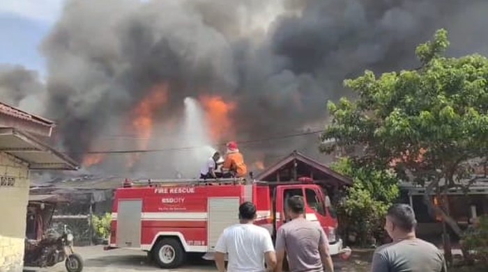 **Insiden Mengejutkan di Asrama Polri Serpong: 20 Rumah Hangus dalam Kebakaran Murni**