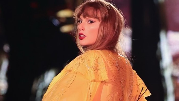 **Taylor Swift 'Senggol' Real Madrid dalam Single Baru, Wish List**