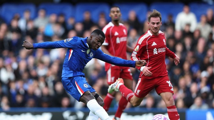 **Babak I Selesai, Liverpool Tertinggal dari Chelsea: Gol Menentukan dari Caicedo**