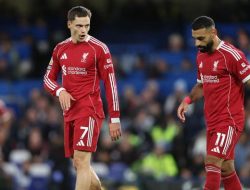 Neville: Lini Serang Liverpool Nggak Berguna – Update 1