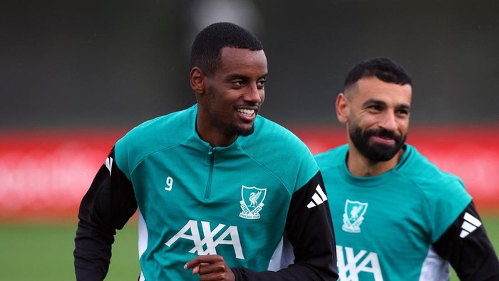 **Mo Salah Dituding Risih dengan Kehadiran Isak di Liverpool: Apakah Persaingan Menjadi Beban?**