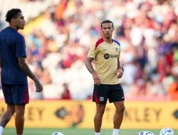 “Klopp Yakinkan Thiago Alcantara untuk Jadi Pelatih: Apakah Ini Awal dari Era Baru atau Mimpi yang Tidak Terwujud?”
