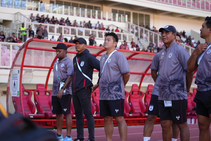 **Persipura Siap Rewolusi: Dirtek Baru Hadir di Tengah Kompetisi Championship**