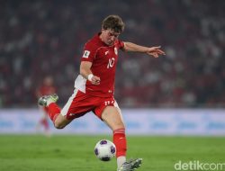 **Ole Romeny Puji Gaya Latih Patrick Kluivert, Striker Timnas Indonesia**