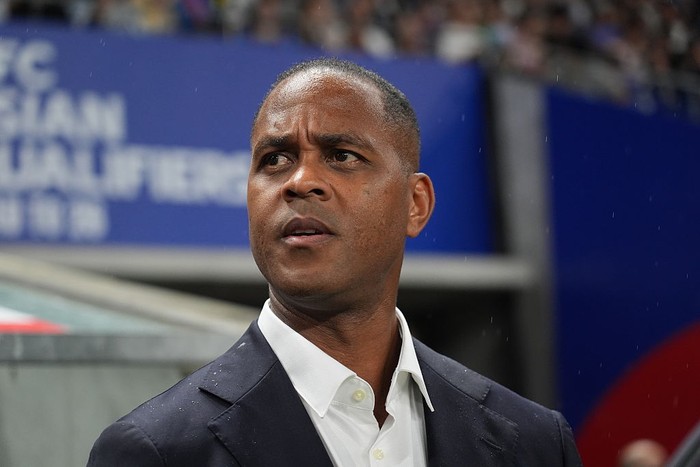 [Apakah Patrick Kluivert Menyesal? Mempertanyakan Legenda Bola Belanda]