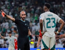 “Patrick Kluivert: Tak Ada Masalah dengan Wasit, Tapi Apakah Itu Benar?”
