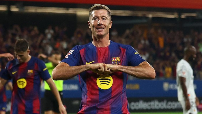 **Lewandowski's Future at Barcelona Hinges on Mental and Physical Fitness**