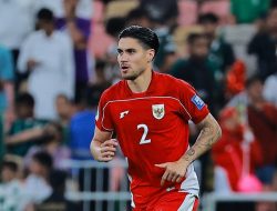 “Laga Penentuan Melawan Irak: Timnas Indonesia Kembali Memakai Jersey Merah, Apakah Ini Pertanda Kebangkitan?”