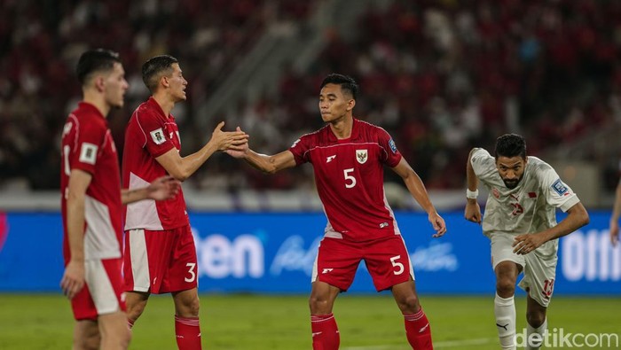 Irak Vs Indonesia: Kluivert Tak Pastikan Hubner-Ridho-Idzes Main Bareng, Apakah Ini Pertanda?