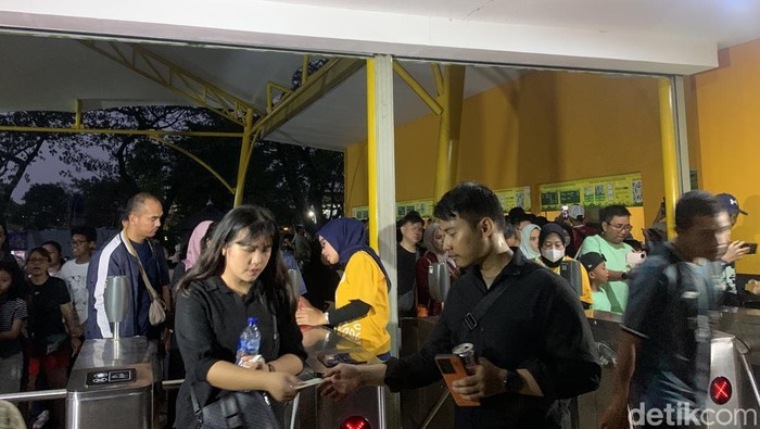 Wisata Malam Taman Margasatwa Ragunan Dibuka, Antusiasme Warga Membuat Suasana Meriah