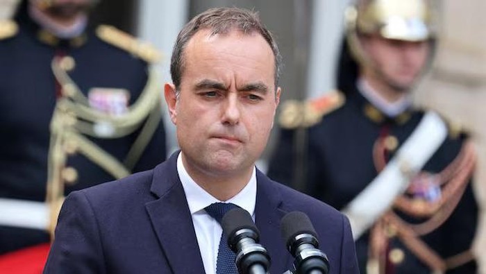 Macron Rebut Perhatian dengan Kembali Mentransfer Kebijakan kepada Lecornu sebagai PM Prancis
