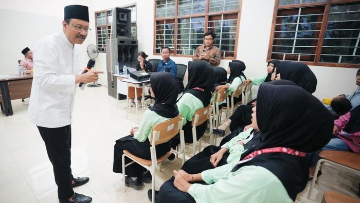 *Mensos Kagumi Perubahan Siswa Sekolah Rakyat Terintegrasi 8 Jombang dalam Ulang Tahun Ke-3*