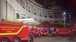 [Mal di Kelapa Gading Terbakar, 14 Damkar Segera Turun Tangan]