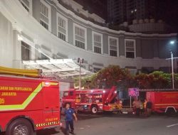 [Mal di Kelapa Gading Terbakar, 14 Damkar Segera Turun Tangan]