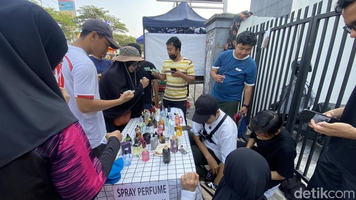 Warga Depok Berbondong-bondong Coba Parfum CFD Rp2K, Mau Tahu Kenapa?