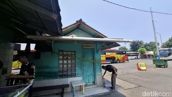 **Tragedi Musala: Wanita Tewas Diduga Kehabisan Darah Usai Lahiran di Terminal Kalideres**