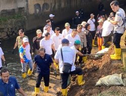 Menteri LH Bersih-bersih Sungai Cipinang Bareng Pemkot Depok: Solusi Nyata Bersihkan Depok?