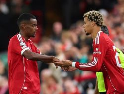 Liverpool Bersiap Rebut Keuntungan dari Perang Ekitike vs Isak di Kandang!
