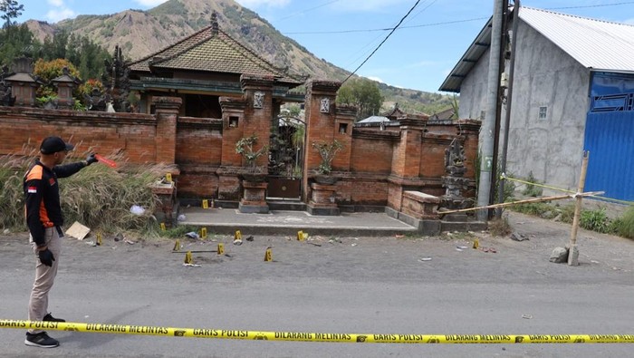 2 Orang di Kintamani Tewas Ditebas Katana Usai Cekcok Mobil Jeep Disetop - Update 1