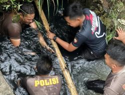 “Polresta Cilacap Bersama Warga, Bersihkan Sumbatan Saluran Air Penyebab Banjir”