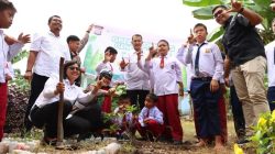 “Semangat Siswa SLB di Kabupaten Siak Tanam Pohon Bersama Polisi: Menanam Harapan untuk Bumi yang Lebih Baik”
