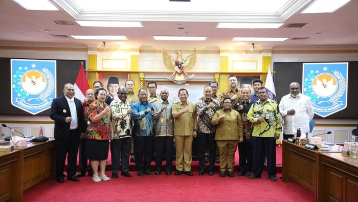 Mendagri Dorong Sinkronisasi Program Pusat-Daerah untuk Percepatan Pembangunan Papua