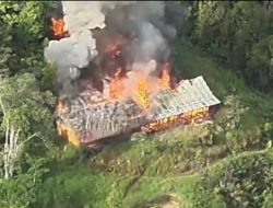 KKB Berulah Lagi, Bakar SMP Negeri Kiwirok di Papua: Krisis Keamanan Melanda?