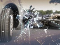 Mobil Double Cabin Tabrak 2 Motor di Cikupa, 2 Orang Tewas – Update 1