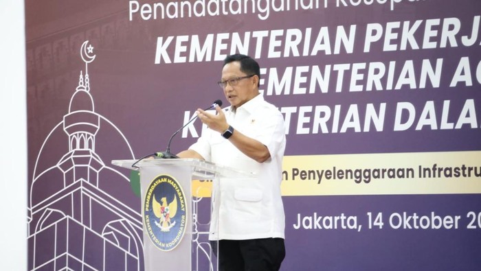 **Mendagri Tito Karnavian Teken MoU Bersama Menteri PU-Menag, Dukung Infrastruktur Pesantren**