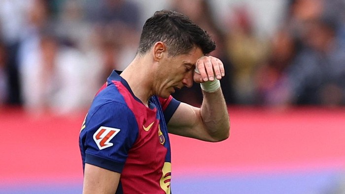 **Lewandowski Tambah Daftar Cedera Barcelona, Bisa Main di El Clasico?**