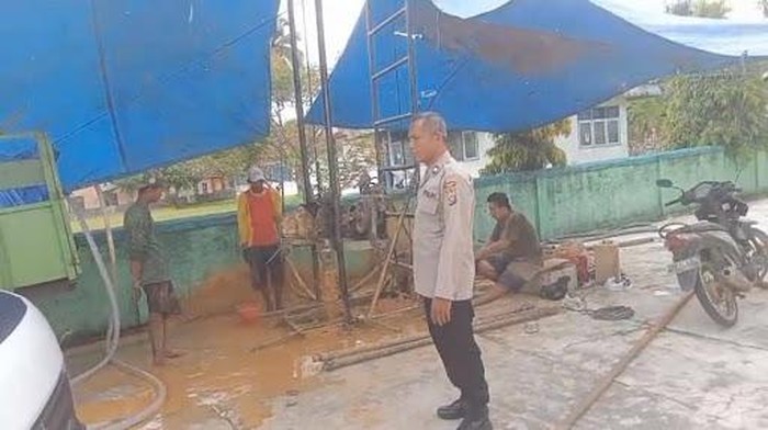 Aiptu Syamsul: Satu Polisi yang Membuat 3 Sumur Bor untuk Air Bersih Warga Muna