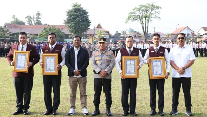 Kapolda Riau Pujian Petugas Avsec yang Cegah 45 Kg Sabu di Bandara