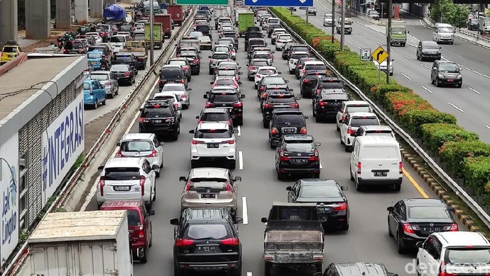 Lalin Sejumlah Tol Arah Jakarta Padat Pagi Ini, Ini Titiknya - Update 1