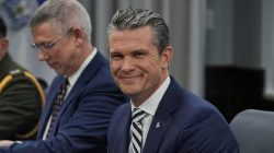 Pesawat Menhan AS Mendarat Darurat di Inggris Karena Jendela Retak, Penerbangan Pete Hegseth Terhambat