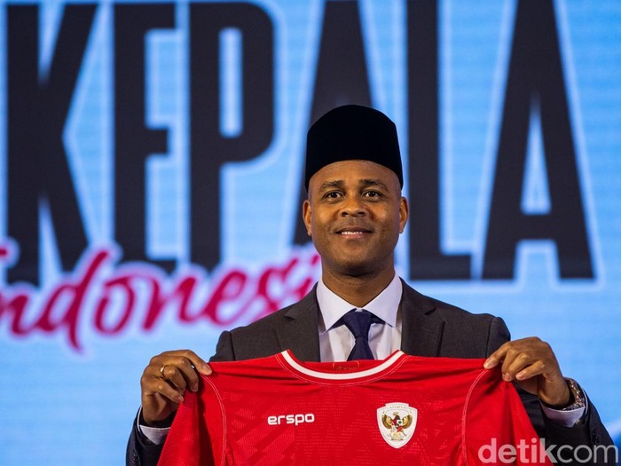 **Patrick Kluivert Meninggalkan Timnas Indonesia Tanpa Menemui Suporter dan Memberikan Maaf**