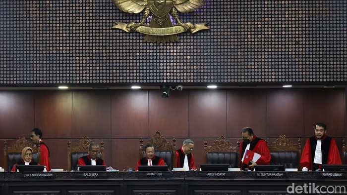 [MK: Warga Turun-temurun di Hutan Bisa Berkebun Tanpa Izin Asal Tak Komersial]
