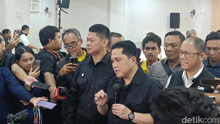 [Erick Thohir Sibuk Menpora, Tak Berikan Jawaban soal Kluyvert]