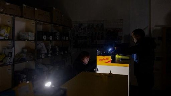 **Ukraina Dilanda Kebakaran: Listrik Padam Bergilir Akibat Serangan Rusia yang Intensif**