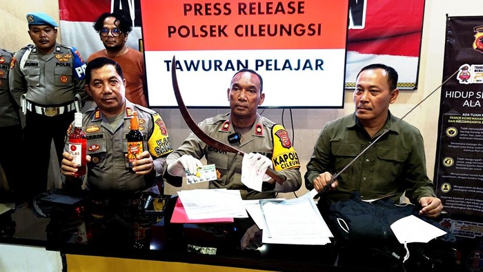 Polisi Tangkap 4 Pelaku Tawuran di Cileungsi Bogor, 1 Pelajar Kena Bacok - Update 1
